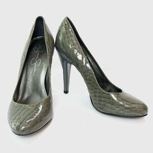 JESSICA SIMPSON GRAY CROCO HEELS
